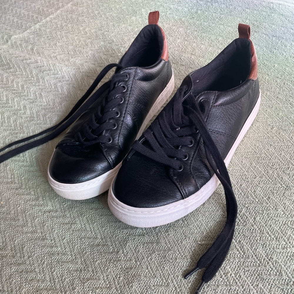 Old Navy tennis shoes